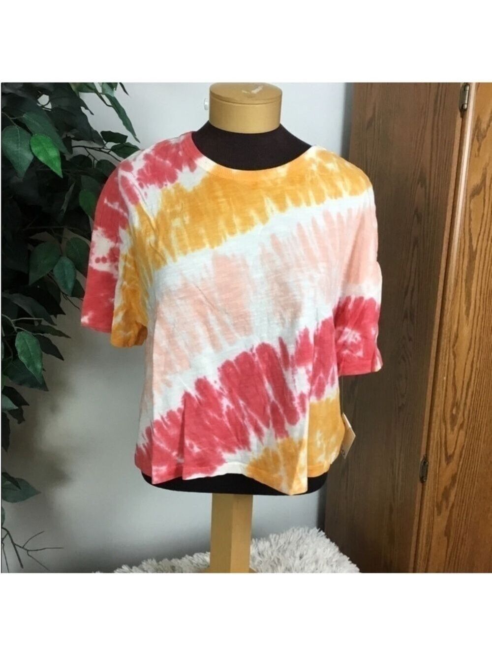 SO cropped short sleeve tee Woman’s Juniors XXL pink orange & red tie dye - Picture 1 of 12